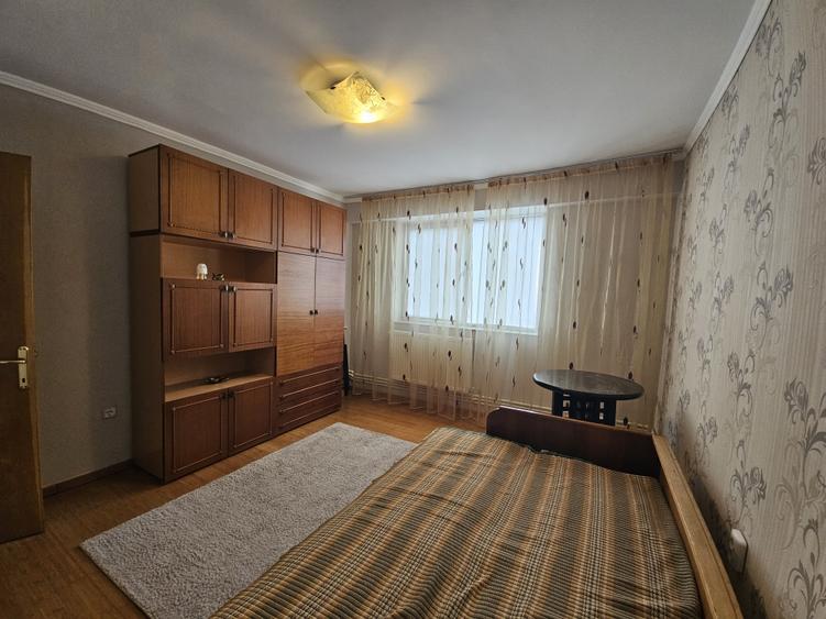 Apartament cu 3 camere decomandat în Boema