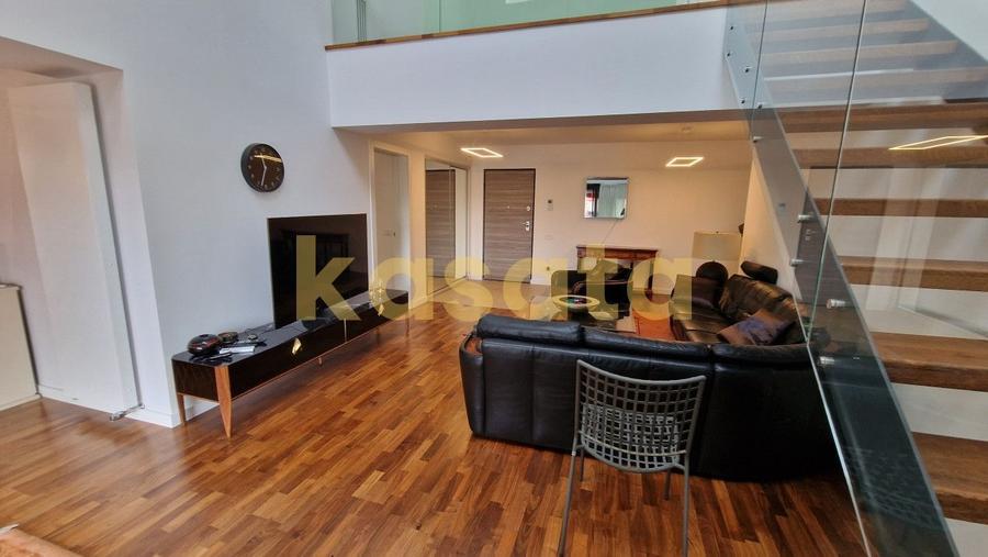Apartament cu 4 camere semidecomandat în Sisești