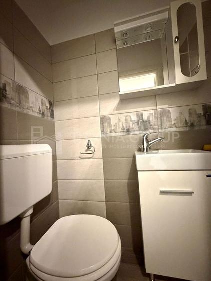 Apartament cu 3 camere semidecomandat în Tractorul