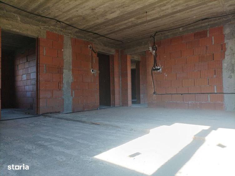 Casă cu 4 camere decomandat în Ghioșești
