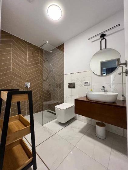 Apartament cu 2 camere semidecomandat, mobilat în Central