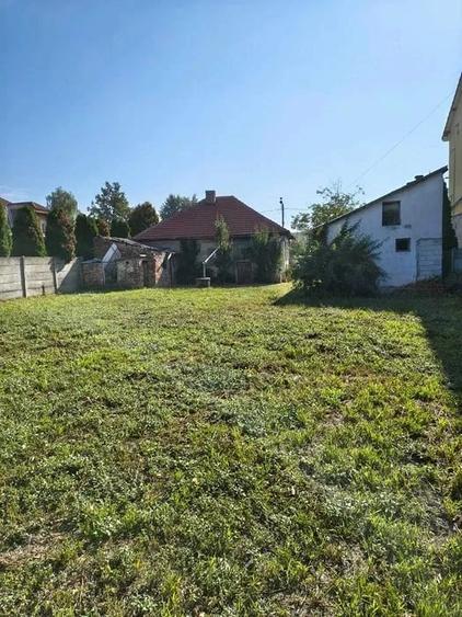 Casă cu Teren 900 Mp în Central