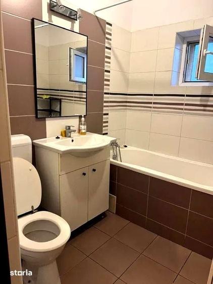 Apartament cu 3 camere semidecomandat în Tineretului
