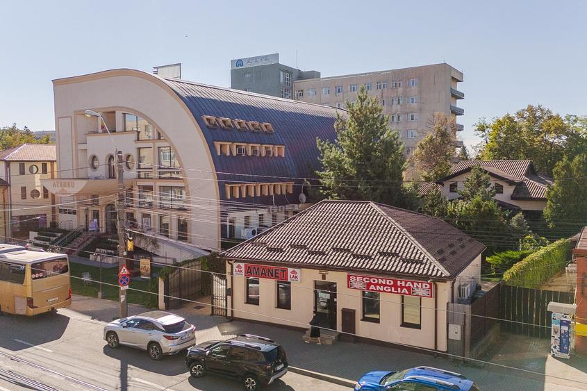 Casă individuală cu 10 camere cu Canalizare în Tătărași