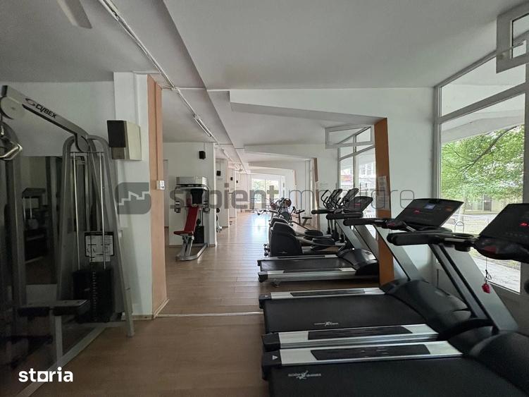Spațiu comercial, de 300 mp, în Rogerius
