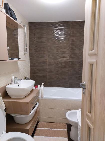 Apartament cu 4 camere decomandat, mobilat în Plopilor