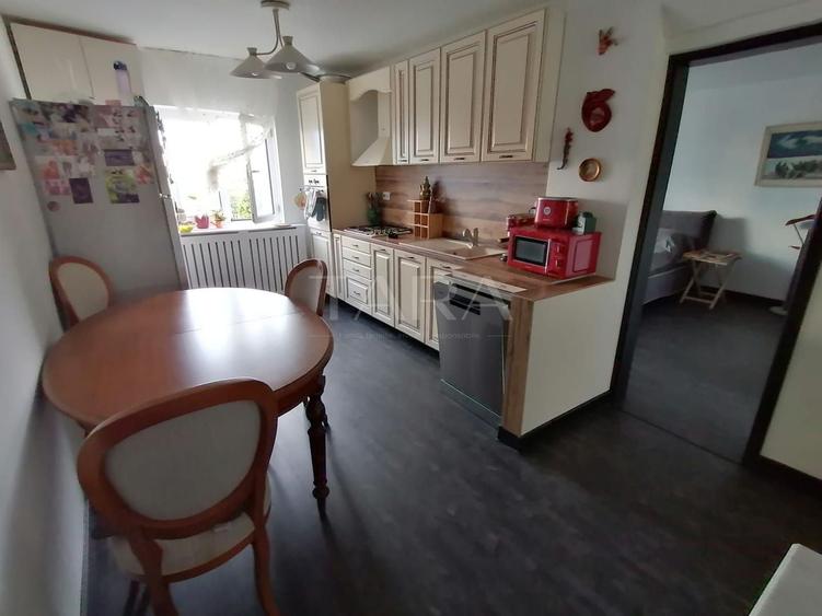 Apartament cu 4 camere decomandat, mobilat în Mărăști