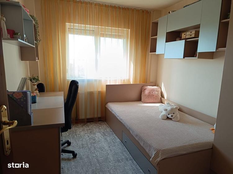 Apartament cu 4 camere decomandat în Micălaca