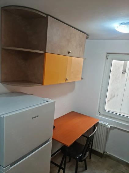 Apartament cu 2 camere semidecomandat, mobilat în P-ța Victoriei