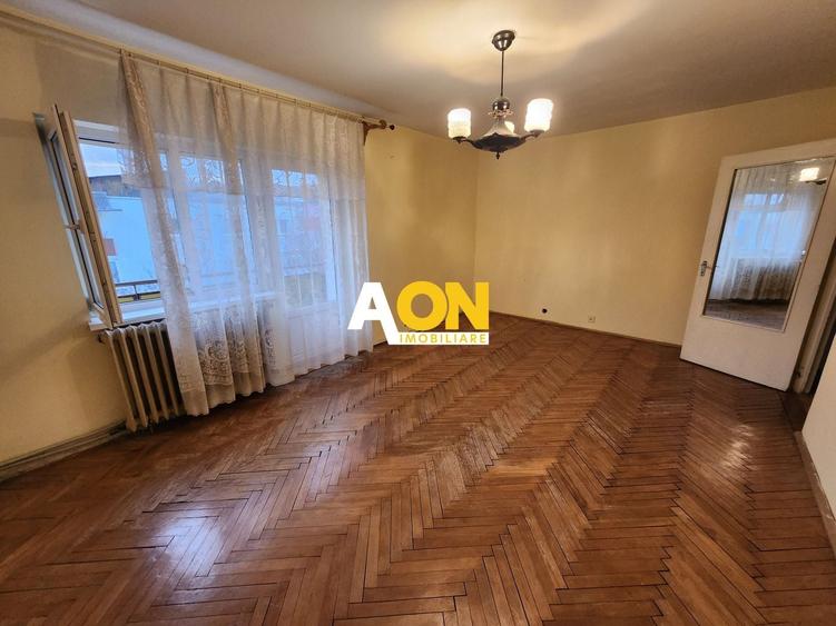 Apartament cu 3 camere decomandat în Cetate