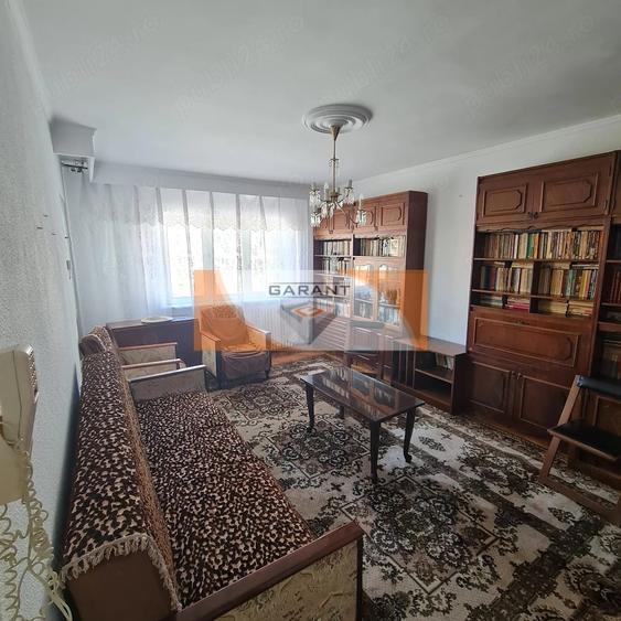 Apartament cu 3 camere decomandat în Eremia