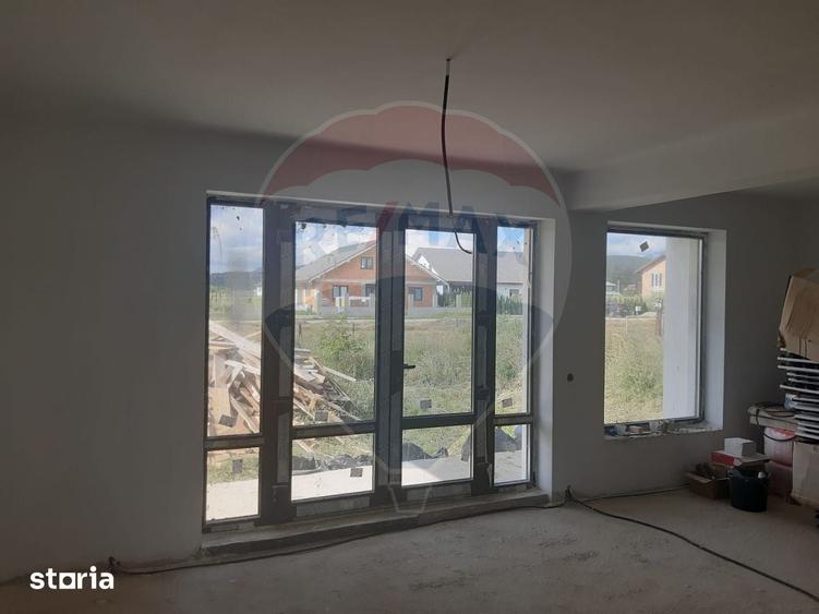 Casa / Vila cu 4 camere de vanzare Vulcan, 15 km de Brasov - 3