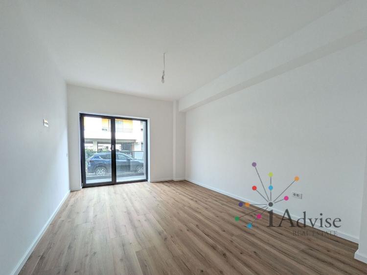 Apartament cu 3 camere decomandat în Tractorul