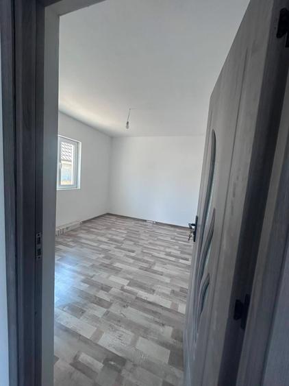 Casă cu 4 camere cu Teren 220 Mp în Lumina
