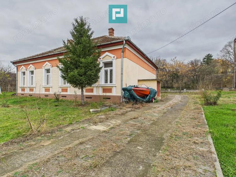 Casă cu Teren 2703 Mp în Ghioroc