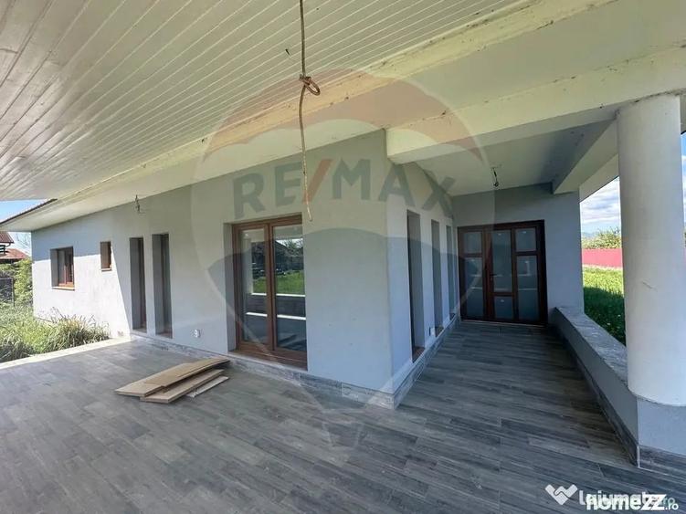 Casă cu 4 camere cu Teren 718 Mp în Lăpuș