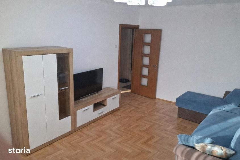 Apartament cu 3 camere decomandat în Eremia