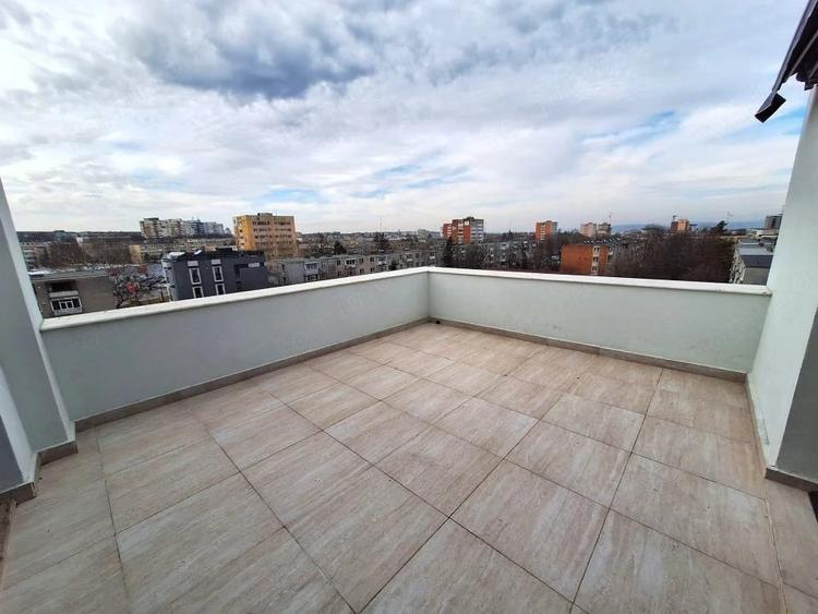 Apartament cu 4 camere decomandat în Craiovei