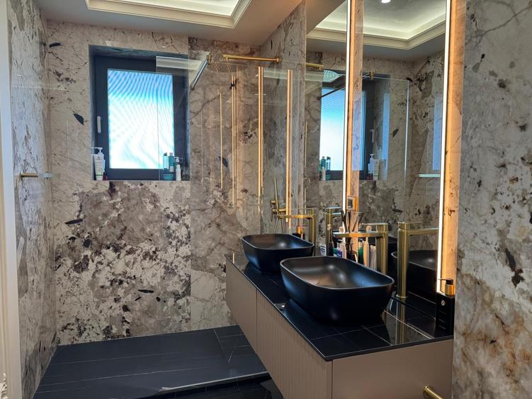 Apartament cu 4 camere decomandat în Aviației