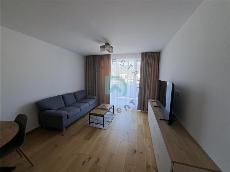 Apartament cu 3 camere decomandat în Astra