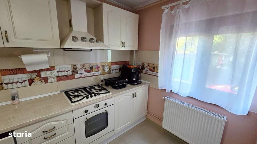 Apartament cu 3 camere decomandat în Aradului