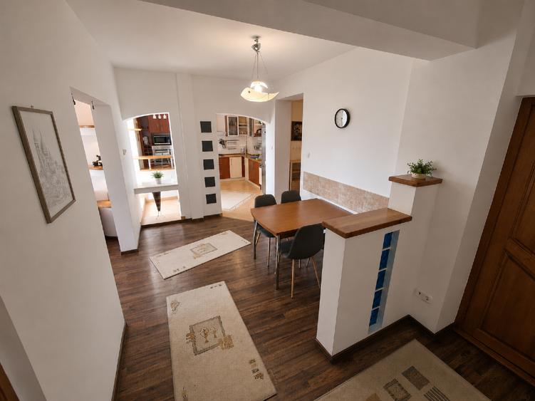 Apartament cu 4 camere decomandat, mobilat în Zorilor