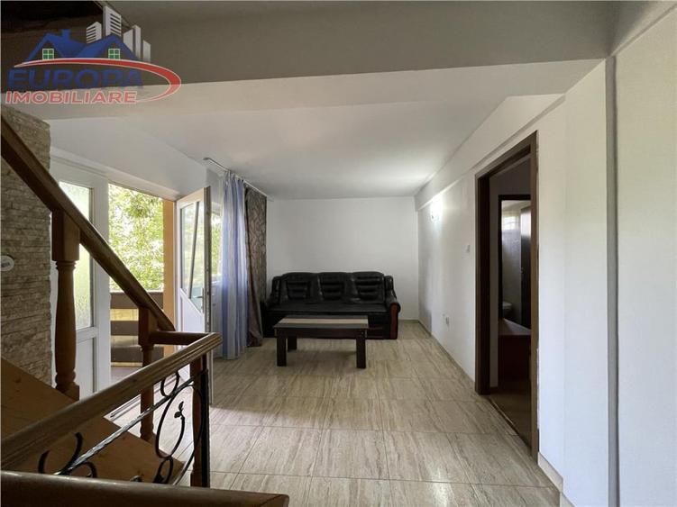 Casă cu 10 camere cu Teren 300 Mp în Dallas
