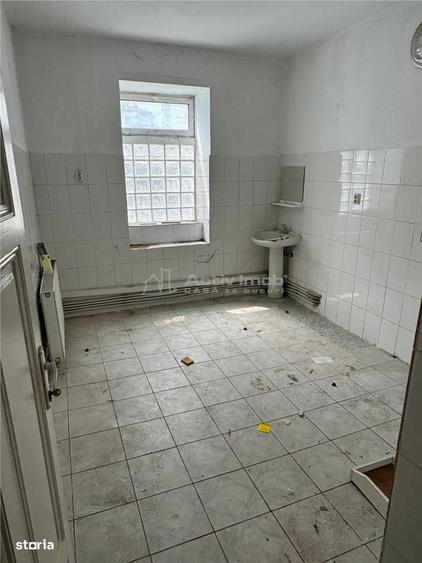 Casă cu 8 camere cu Teren 281 Mp în Ultracentral