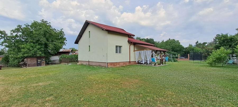 Casă individuală cu 6 camere cu Canalizare în Stoenești (Florești-Stoenești)