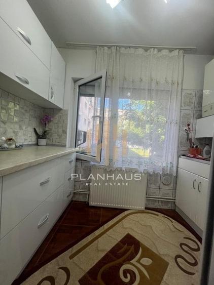 Apartament cu 3 camere decomandat, mobilat în Hotvon