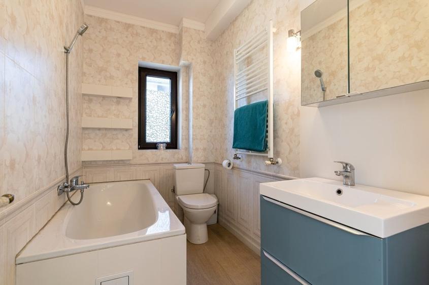 Casă individuală cu 5 camere cu Canalizare în Central
