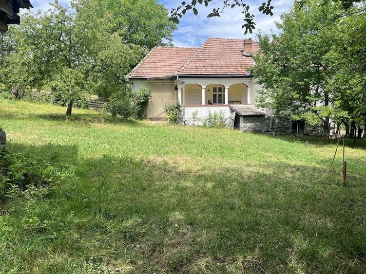 Casă cu 3 camere în Dumbrava