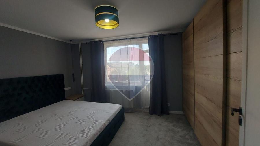 Apartament cu 2 camere semidecomandat, mobilat în Decebal