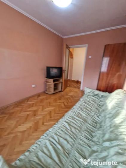 Apartament cu 3 camere decomandat în Vest