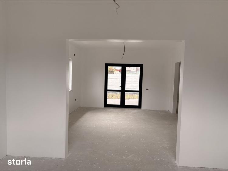 Casă cu 4 camere cu Teren 455 Mp în Șendreni