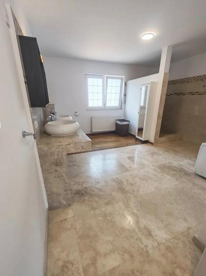 Casă individuală cu 6 camere cu Canalizare în Pipera