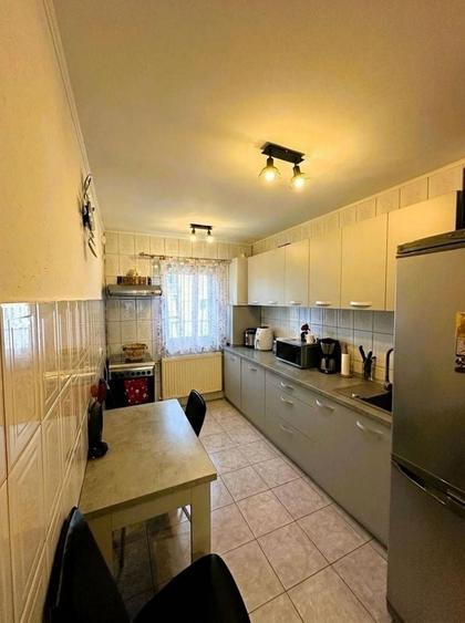 Apartament cu 4 camere decomandat în Crinț