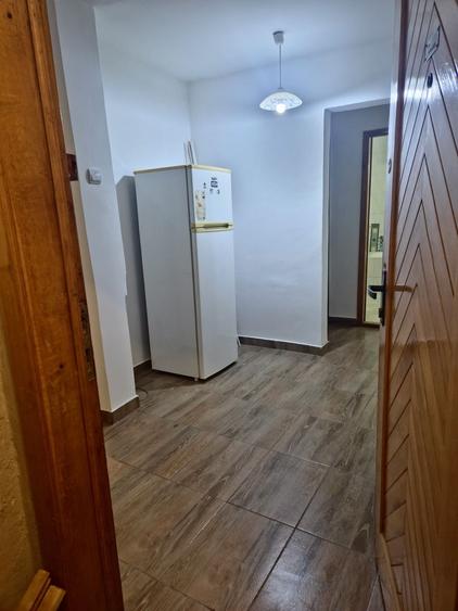 Inchiriez apartament cu 2 camere decomandat in zona Modern et.4/4 - 2