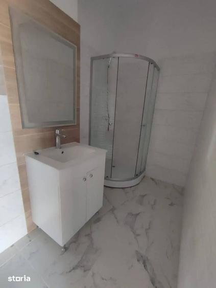 Apartament cu 3 camere decomandat în Industriilor
