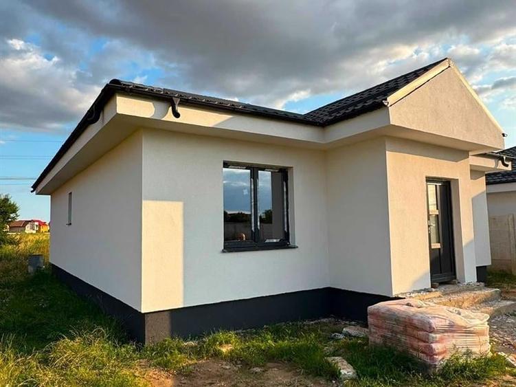 Casă individuală cu 3 camere cu Teren 395 Mp în Exterior Vest
