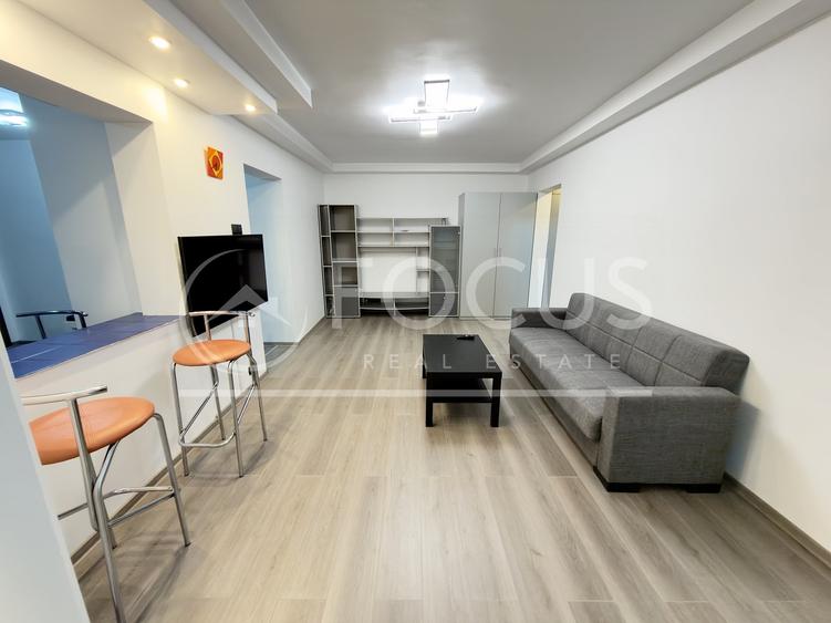 Apartament cu 3 camere semidecomandat, mobilat în Ștefan cel Mare