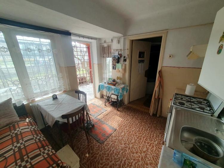 Casă individuală cu 2 camere cu Canalizare în Central