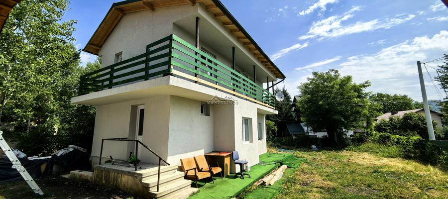 Casă individuală cu 3 camere cu Canalizare în Central