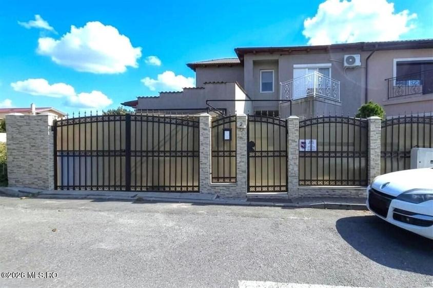 Duplex cu 4 camere cu Canalizare în Central