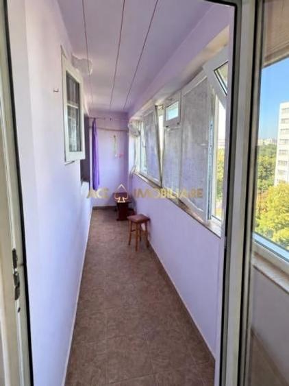 Apartament cu 3 camere semidecomandat, mobilat în Titan