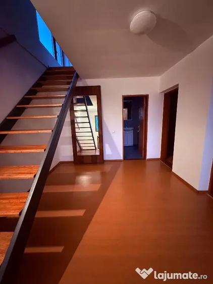 Casă cu 3 camere cu Teren 20 Mp în Vitan