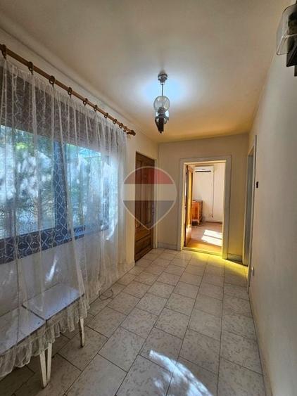 Casă individuală cu 6 camere cu Teren 276 Mp în Păulești