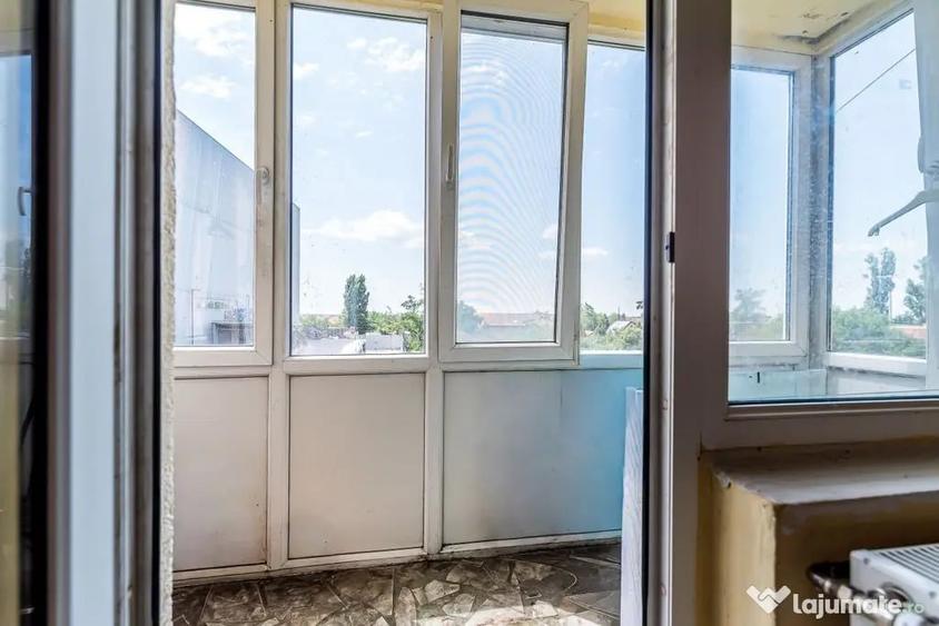 Apartament cu 3 camere semidecomandat în Central