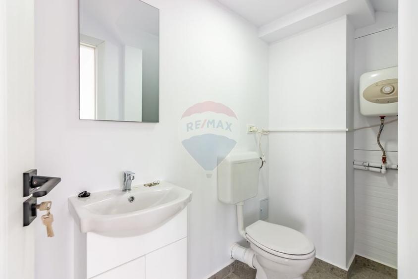 Spațiu comercial, de 560 mp, în Balotești