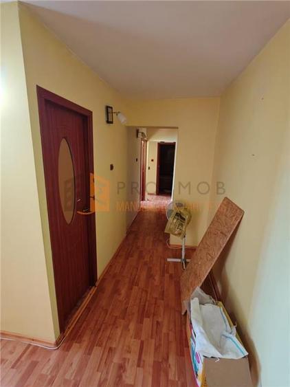 Apartament cu 3 camere decomandat, mobilat în Unirii Sud